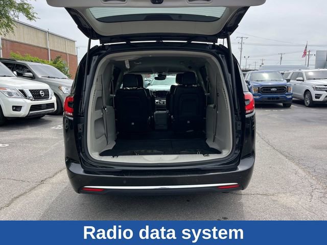 Used 2023 Chrysler Pacifica Touring-L FWD image 15