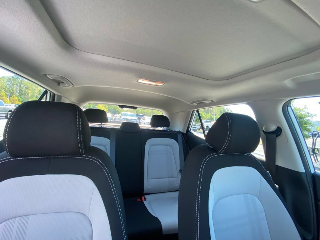 Used 2025 Hyundai Venue SEL FWD image 30