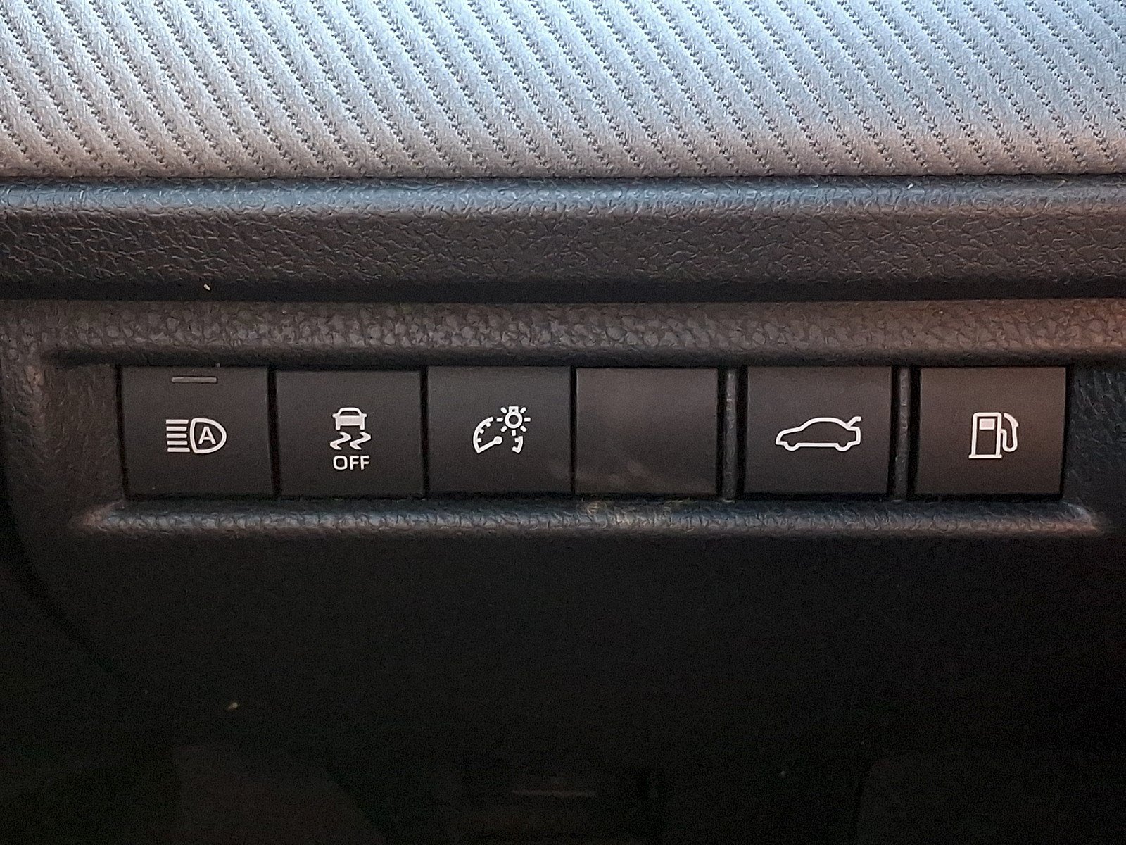 Used 2025 Toyota Camry SE FWD image 25