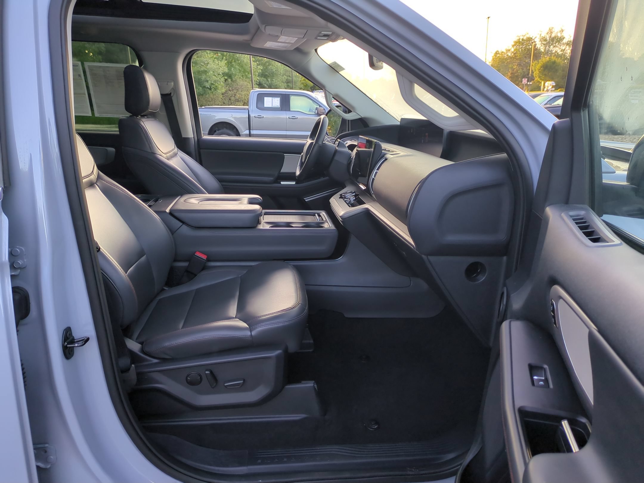 Certified 2025 Ford Expedition Active AWD/4WD image 38