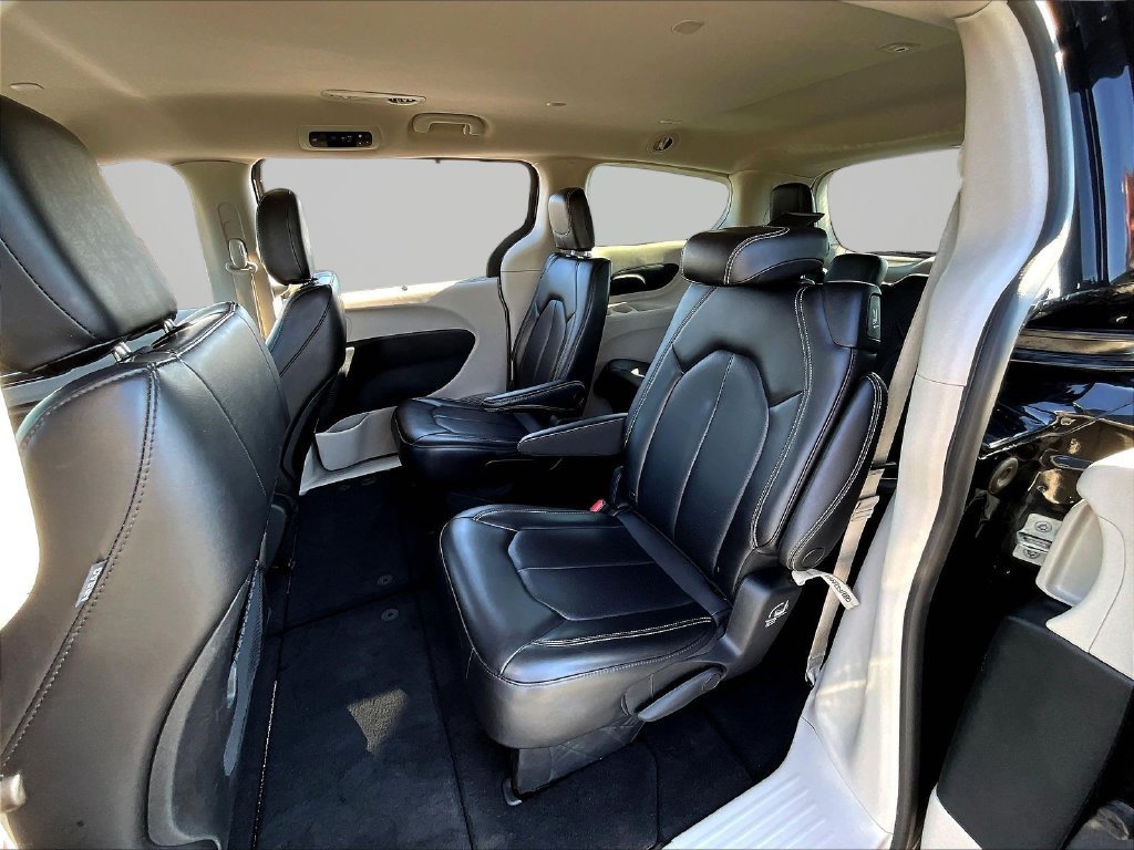 Used 2023 Chrysler Pacifica Touring-L FWD image 27