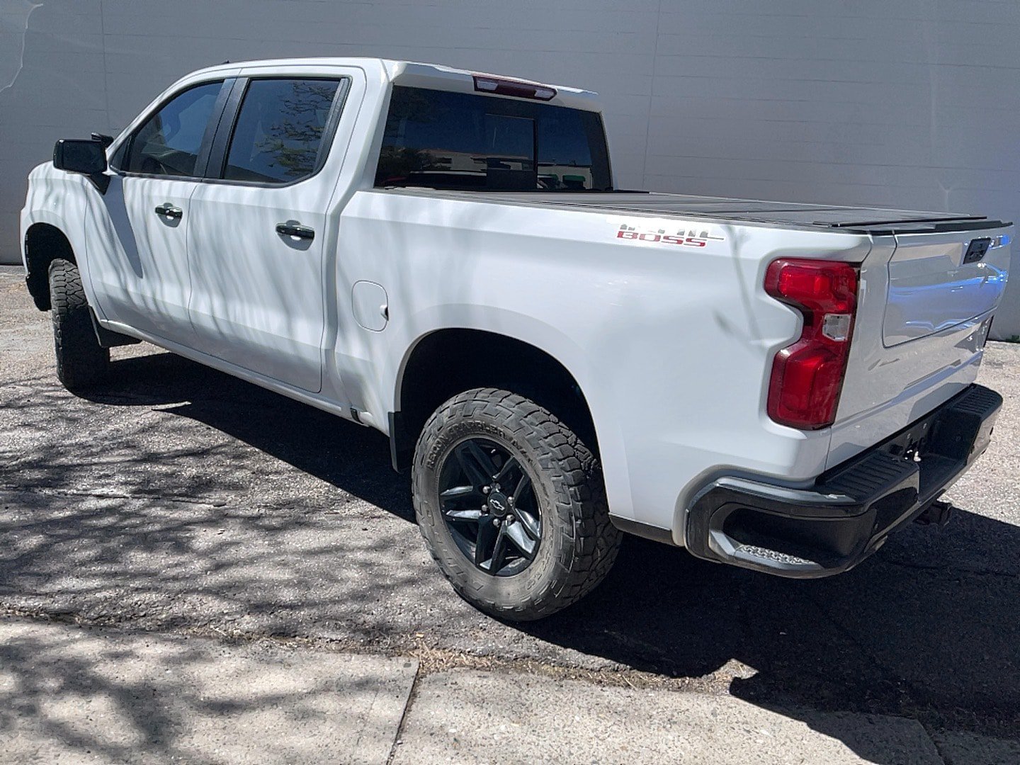 Used 2021 Chevrolet Silverado 1500 LT Trail Boss w/ Convenience Package II AWD/4WD image 2