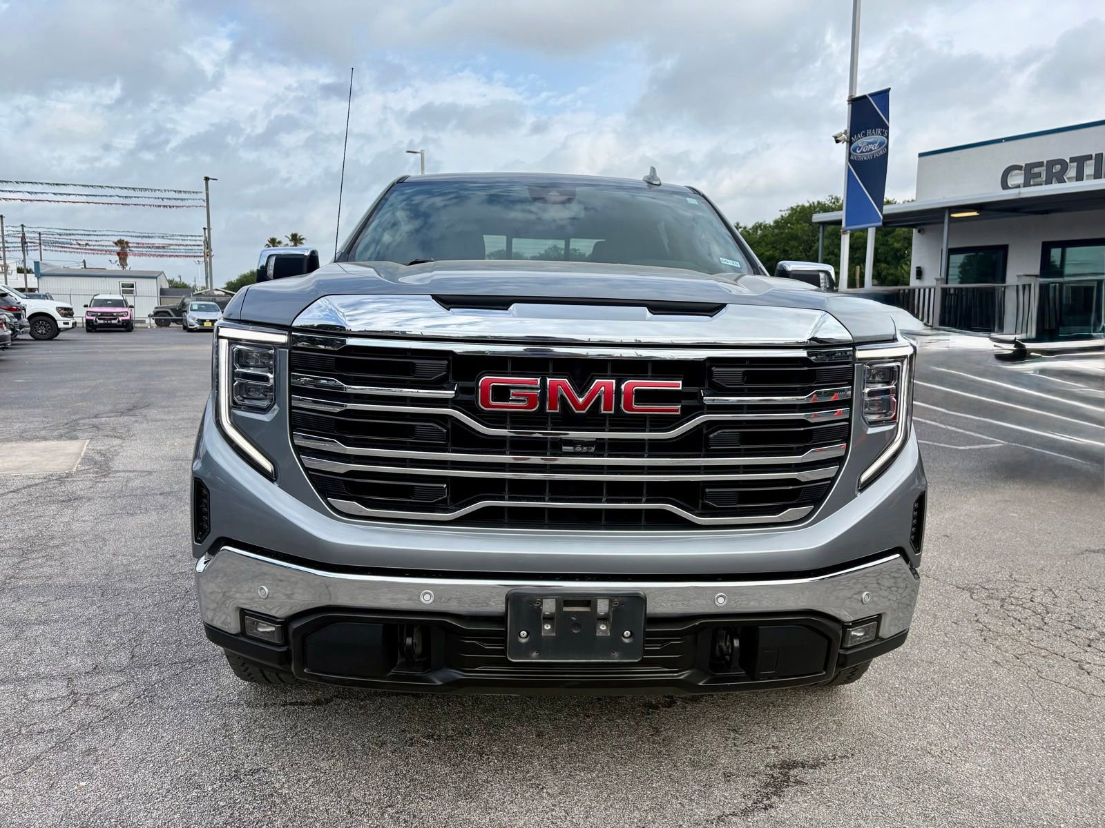 Used 2023 GMC Sierra 1500 SLT AWD/4WD image 10