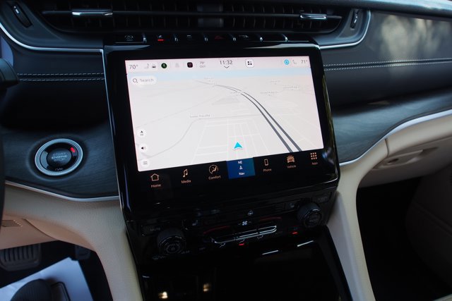 Used 2024 Jeep Grand Cherokee L Limited w/ Black Appearance Package image 28