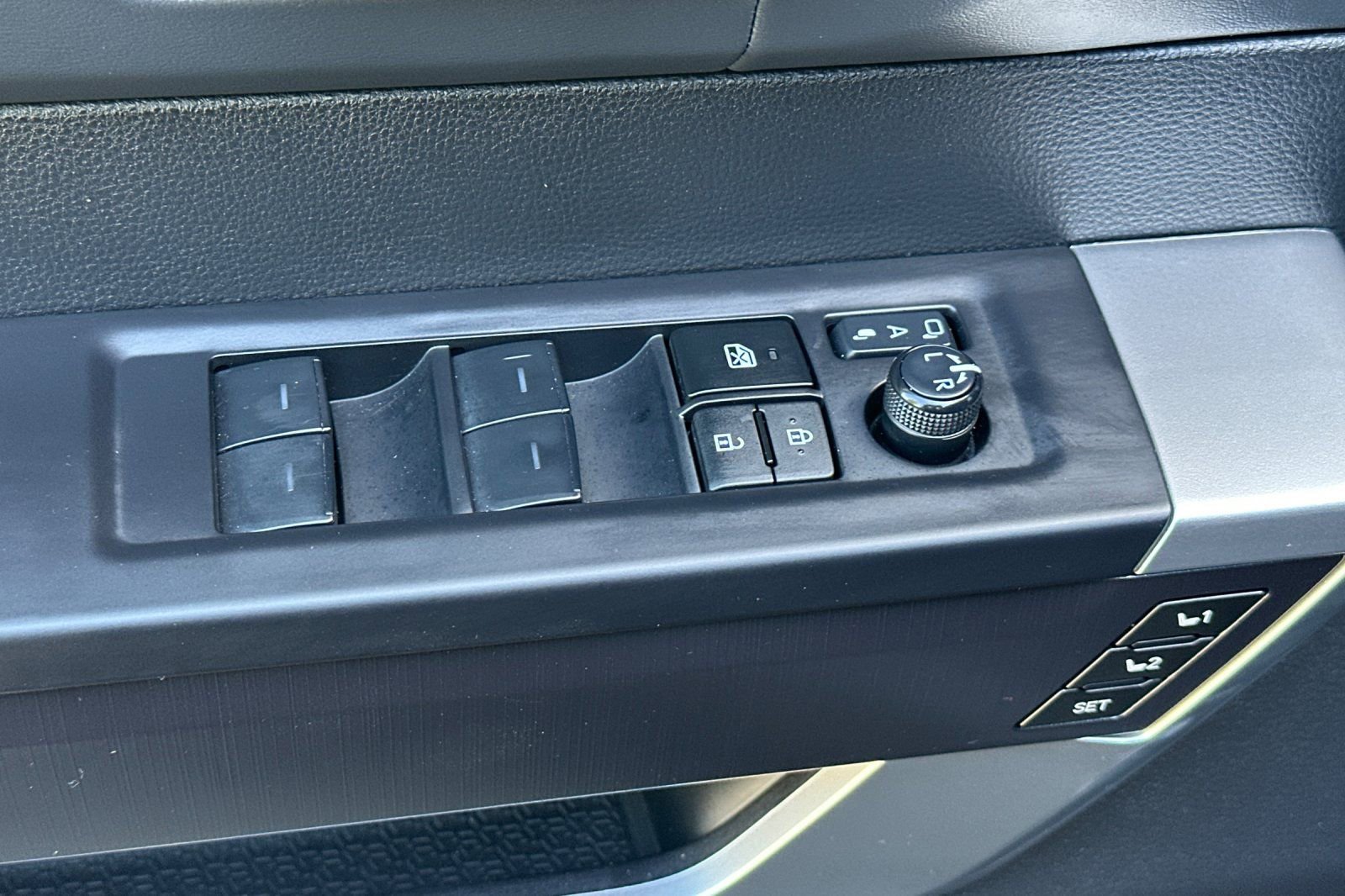 Used 2023 Toyota Tundra Platinum AWD/4WD image 12