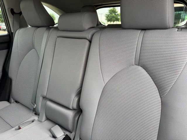 Used 2023 Toyota Highlander LE FWD image 21