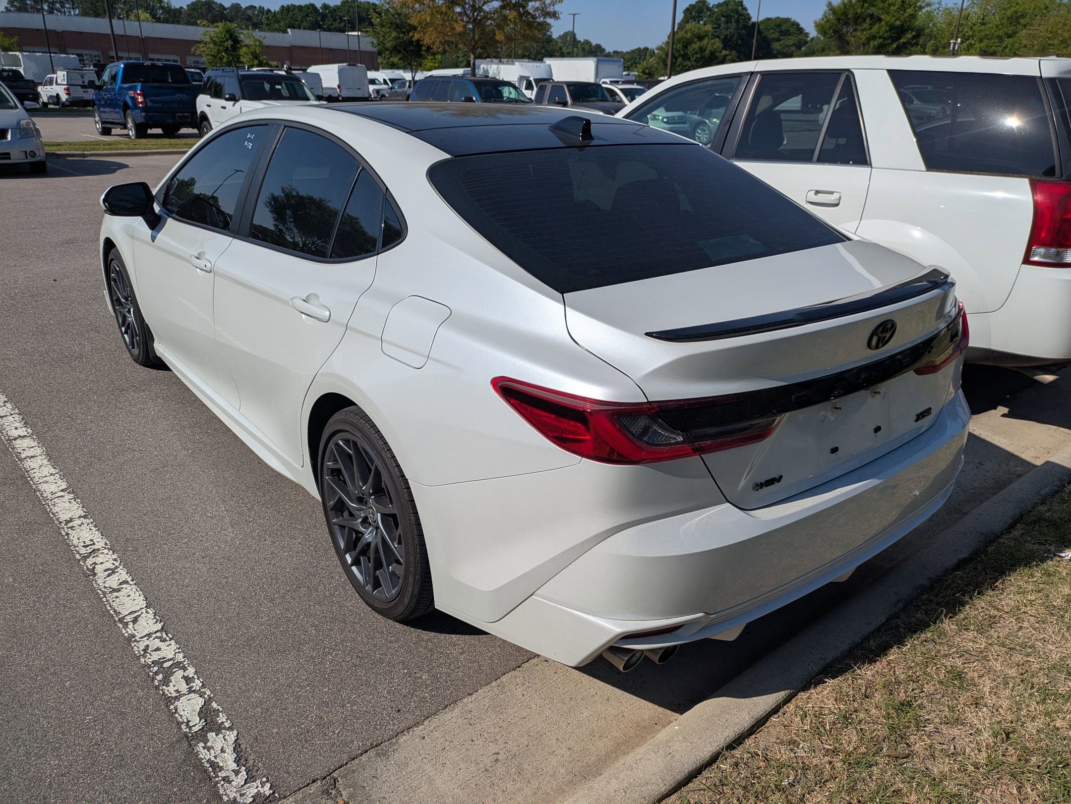 Used 2025 Toyota Camry XSE FWD image 4