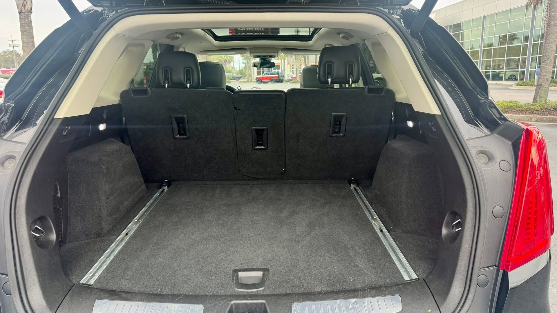 Used 2018 Cadillac XT5 Luxury w/ Driver Awareness Package image 13