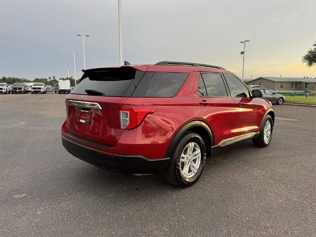 Certified 2023 Ford Explorer XLT image 3