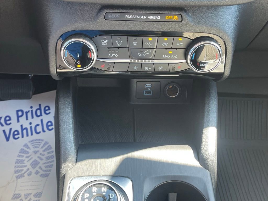 Certified 2022 Ford Escape SE w/ SE Sport Appearance Package image 36