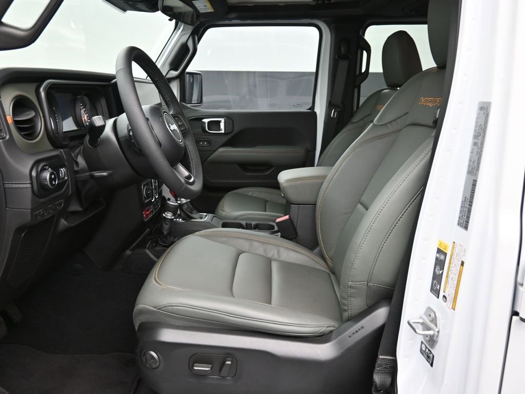 Used 2025 Jeep Gladiator Mojave w/ Convenience Group image 21