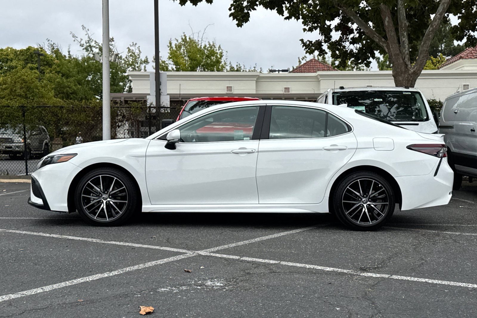Used 2024 Toyota Camry SE FWD image 8