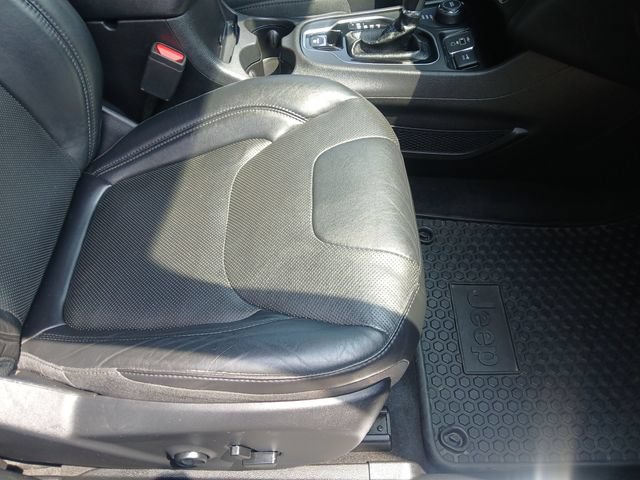Used 2019 Jeep Cherokee Limited AWD/4WD image 50