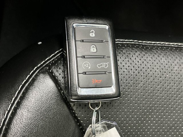 Used 2023 Jeep Grand Cherokee Overland AWD/4WD image 28