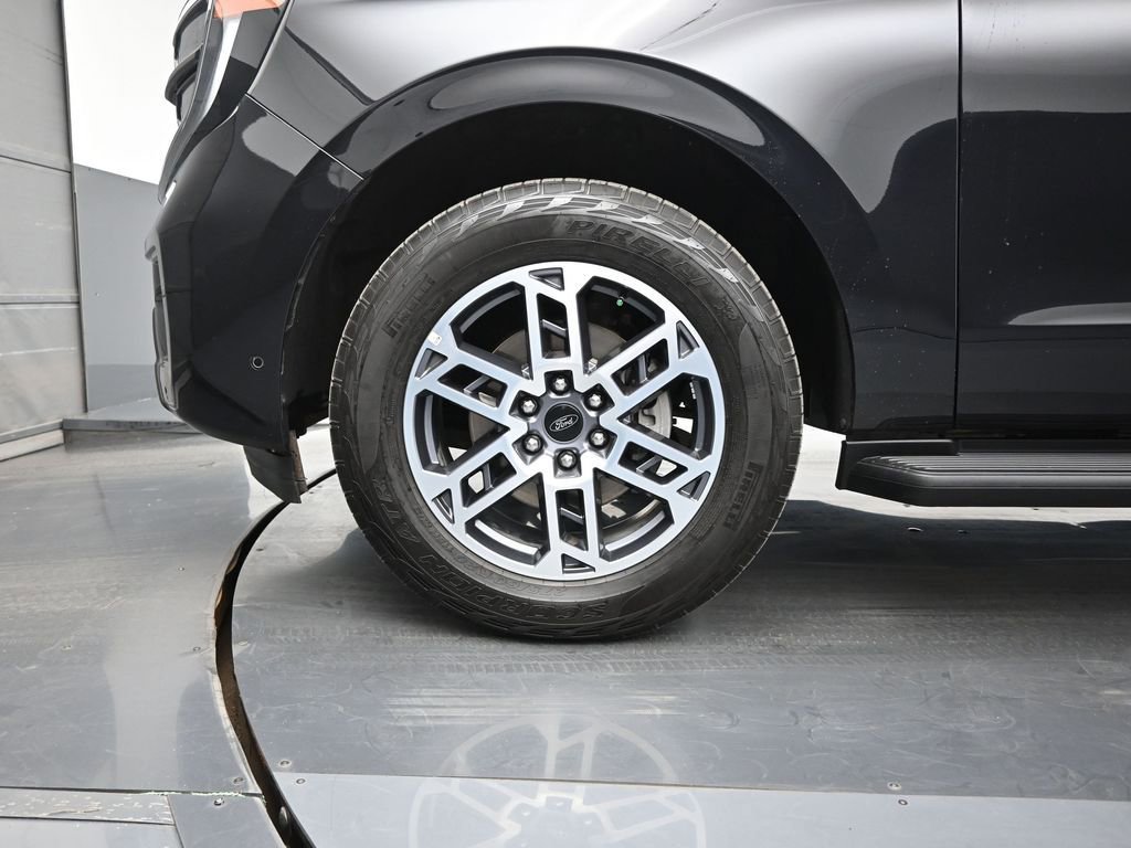 Certified 2025 Ford Expedition Active AWD/4WD image 30