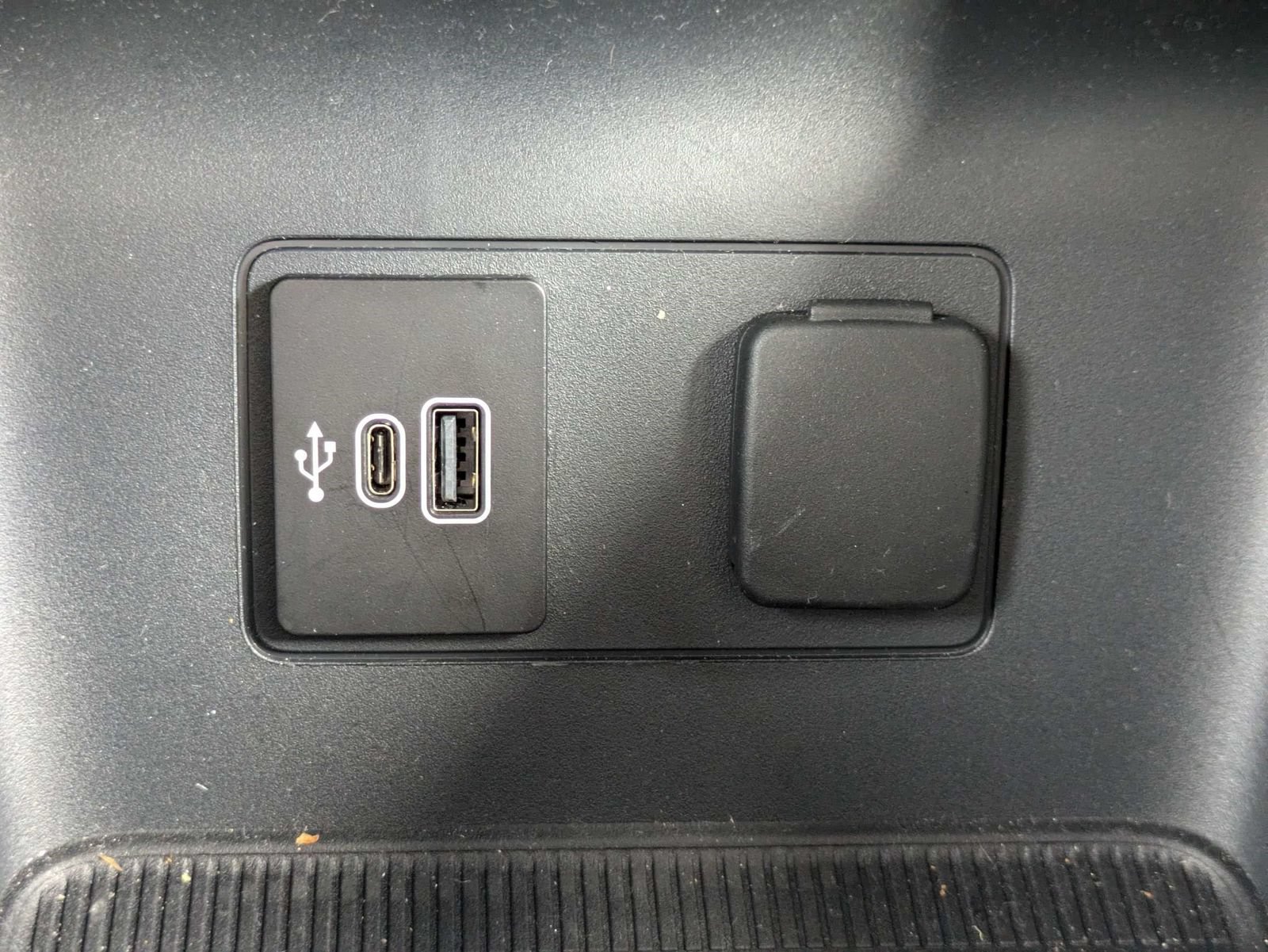 Certified 2026 Ford Explorer Active RWD image 24