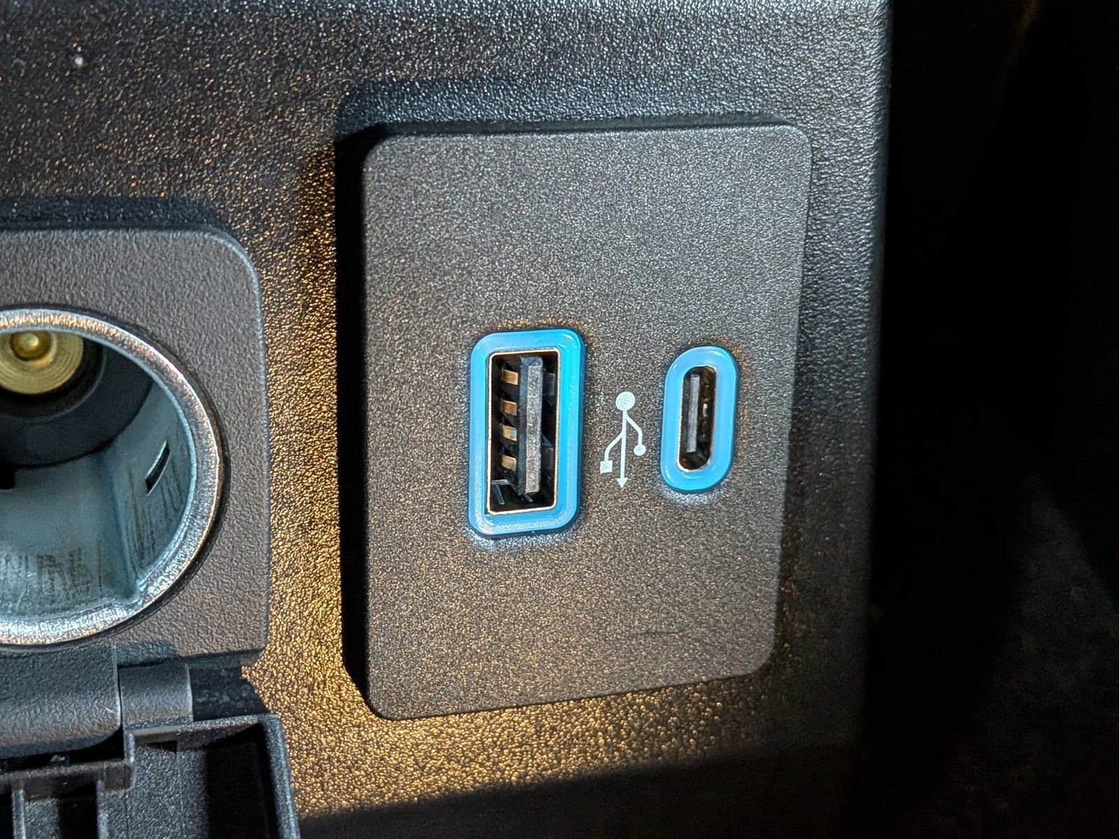 Certified 2023 Ford Explorer XLT w/ Equipment Group 202A image 25