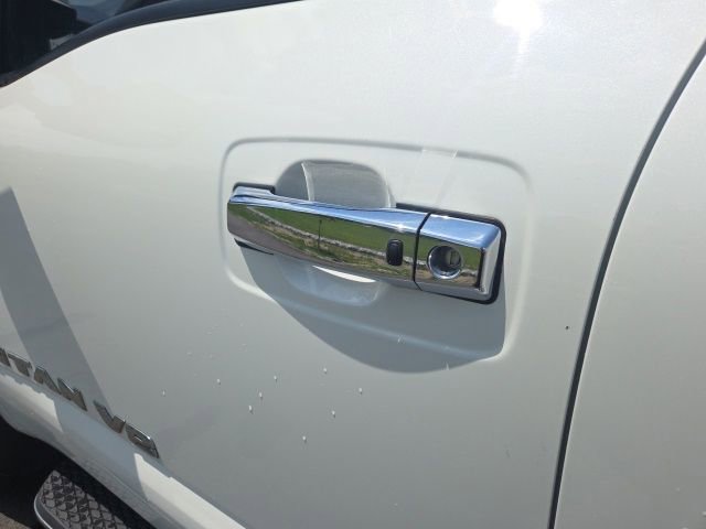 Used 2020 Nissan Titan SL w/ Moonroof Package AWD/4WD image 20