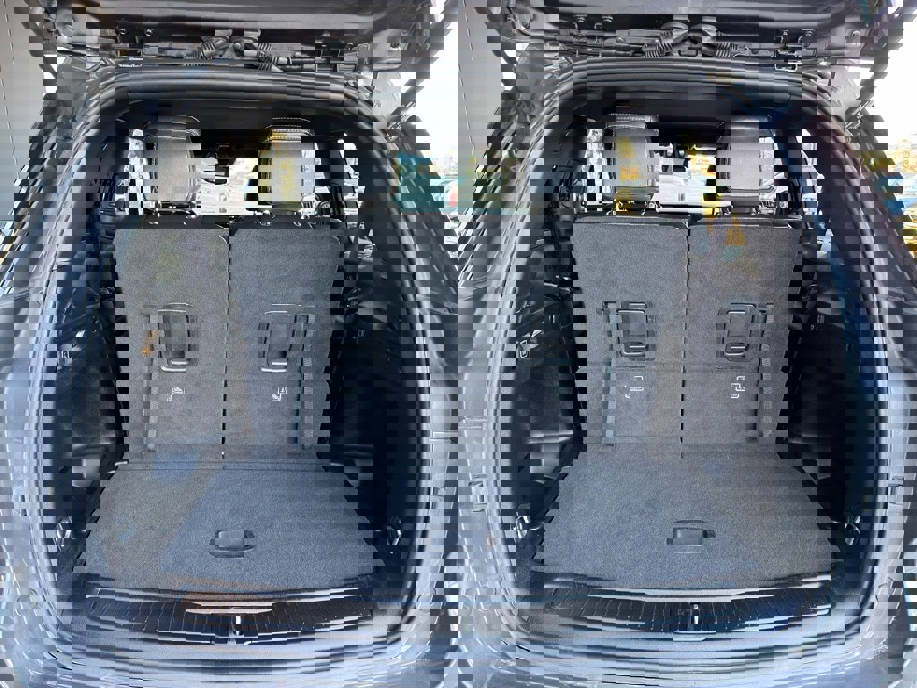 Used 2023 Jeep Grand Cherokee L Laredo image 14