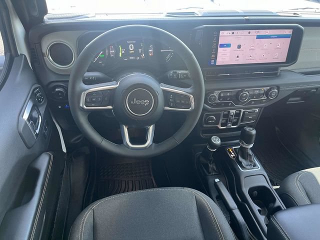 Used 2025 Jeep Wrangler Unlimited Sahara AWD/4WD image 17