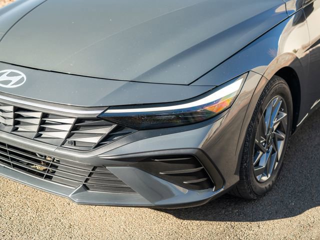 Used 2024 Hyundai Elantra Blue image 13