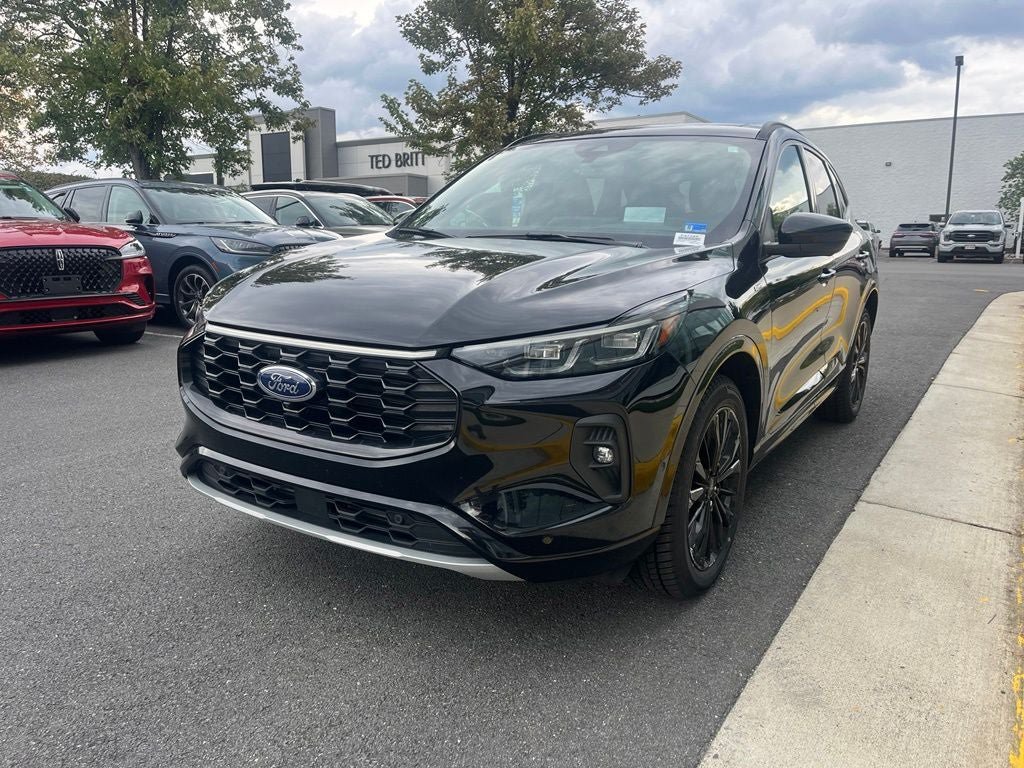 Certified 2024 Ford Escape ST-Line Elite w/ Premium Technology Package AWD/4WD image 3