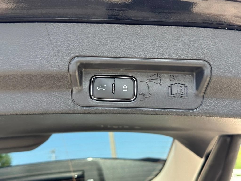 Certified 2025 Ford Explorer Active AWD/4WD image 7