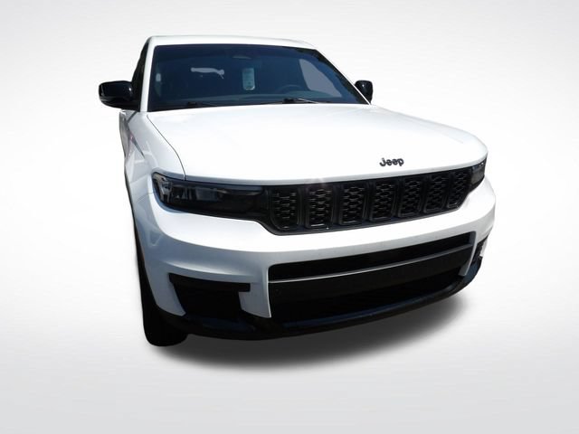 Used 2023 Jeep Grand Cherokee L Laredo AWD/4WD image 2