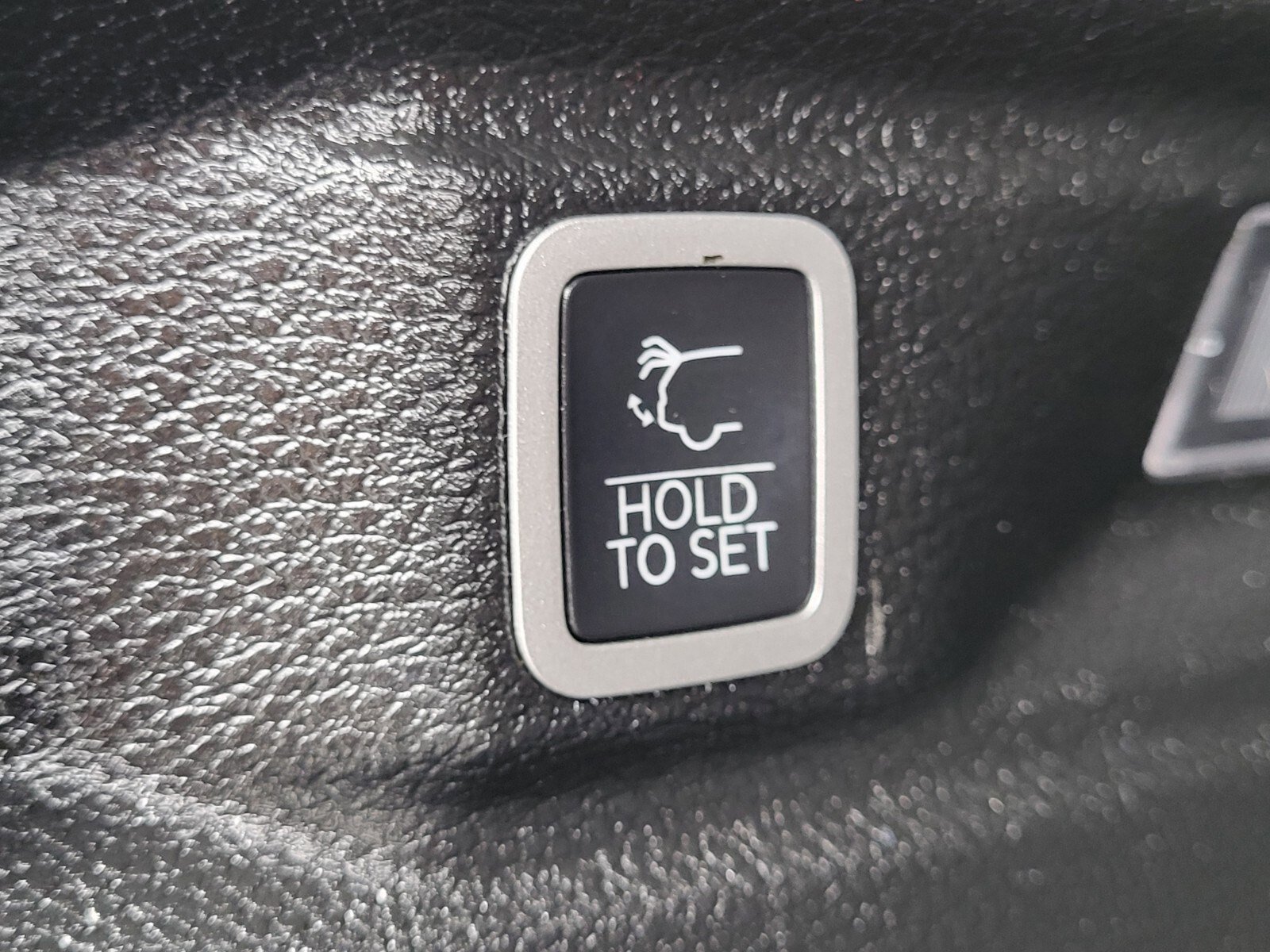 Used 2022 Jeep Grand Cherokee L Laredo w/ Luxury Tech Group I image 32