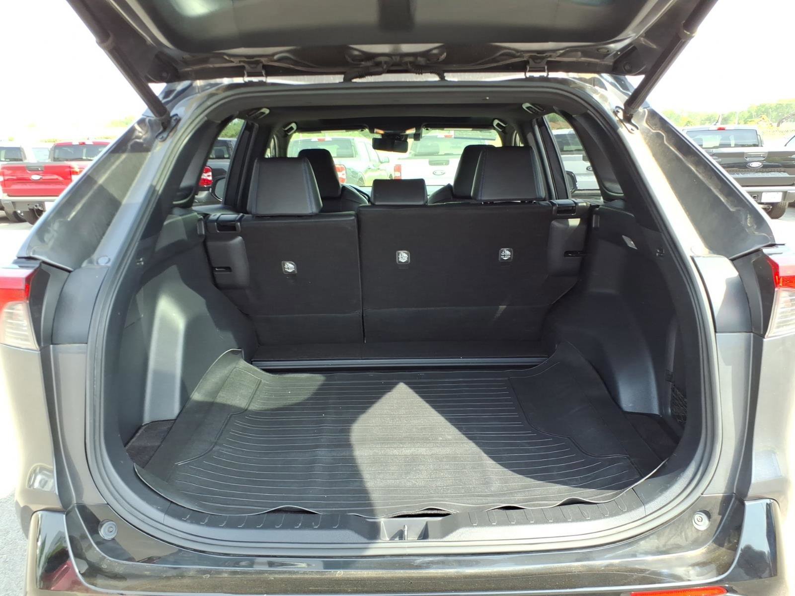 Used 2019 Toyota RAV4 XSE w/ XSE Weather Package AWD/4WD image 10