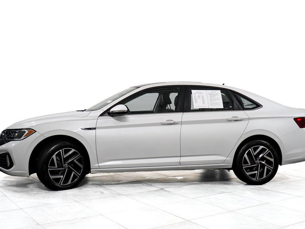 Used 2023 Volkswagen Jetta SEL FWD image 4