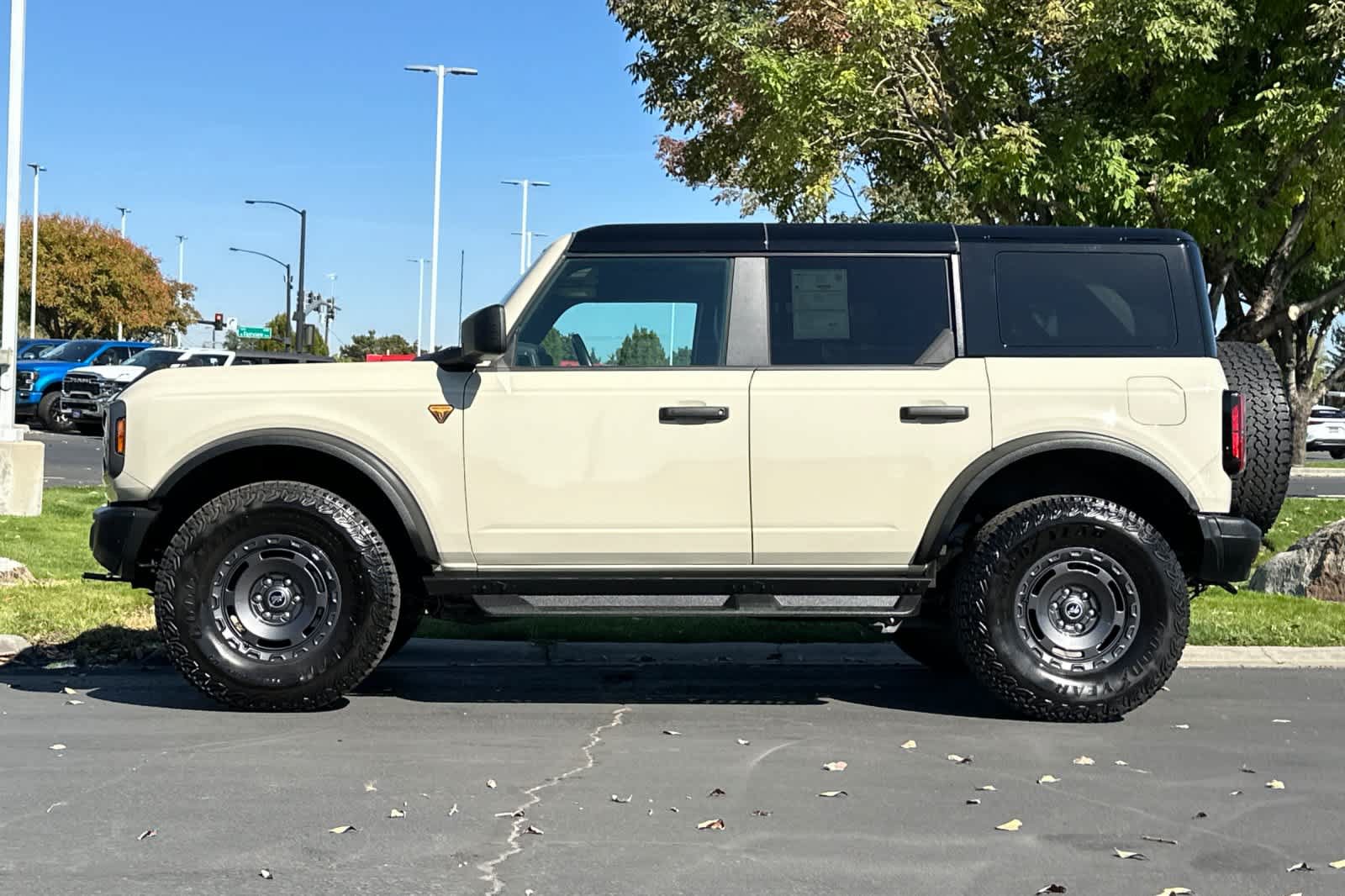Certified 2025 Ford Bronco Badlands w/ Sasquatch Package AWD/4WD image 5