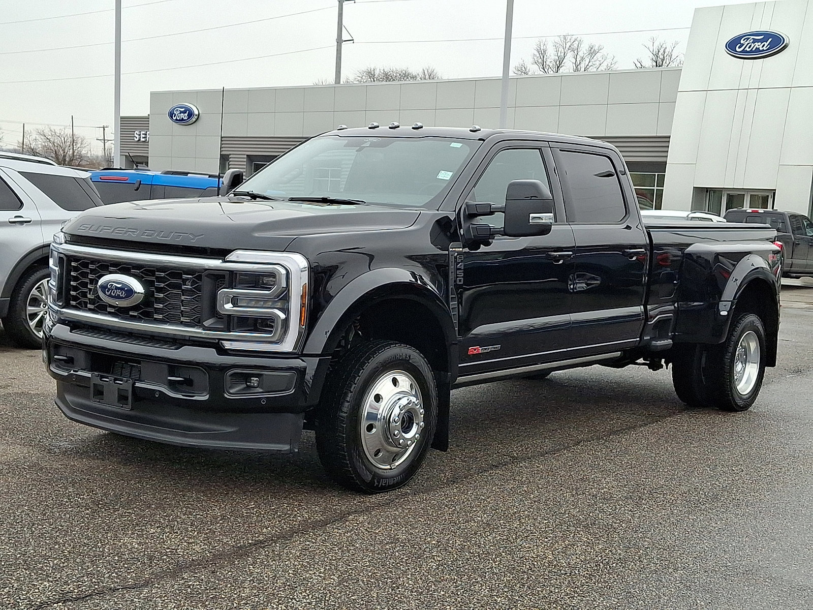 Certified 2025 Ford F450 Platinum w/ FX4 Off-Road Package image 2