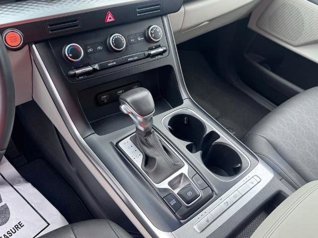Used 2024 Kia Carnival LX FWD image 21