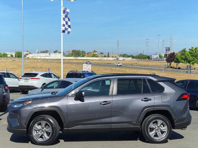 Used 2022 Toyota RAV4 LE AWD/4WD image 2