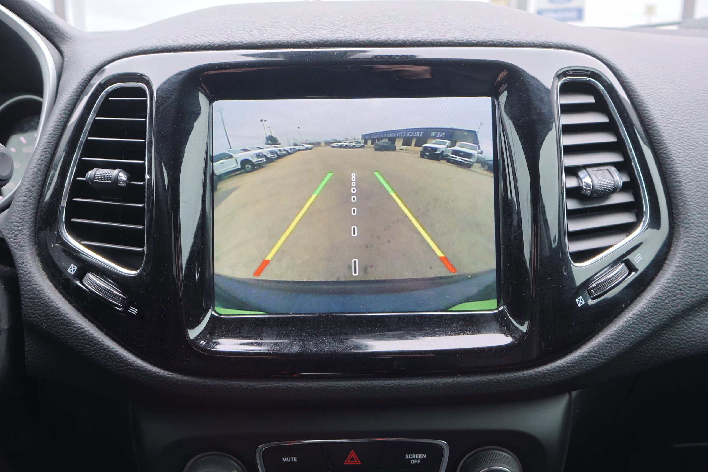 Used 2018 Jeep Compass Limited w/ Navigation Group image 25