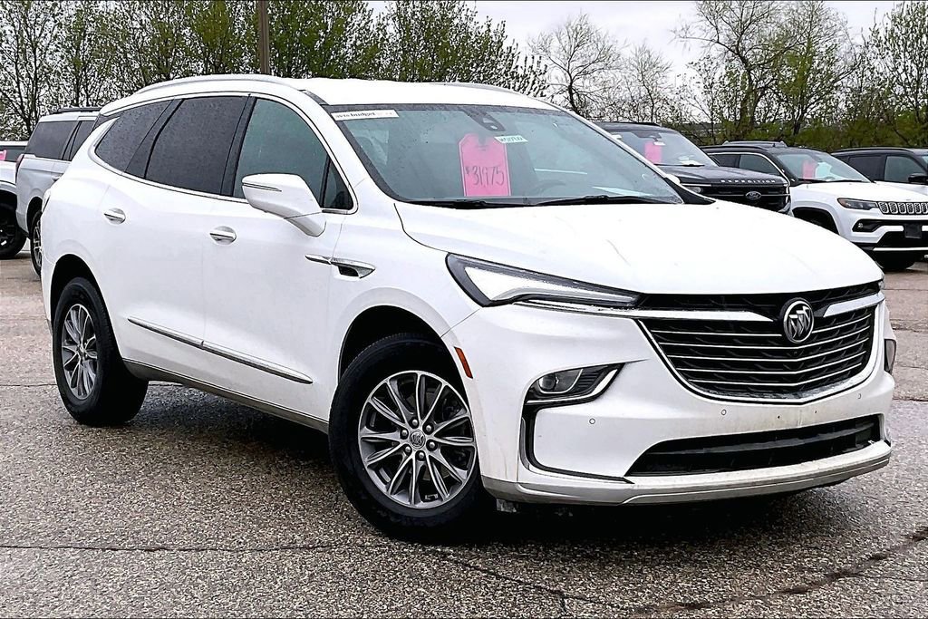 Used 2024 Buick Enclave Premium AWD/4WD image 3