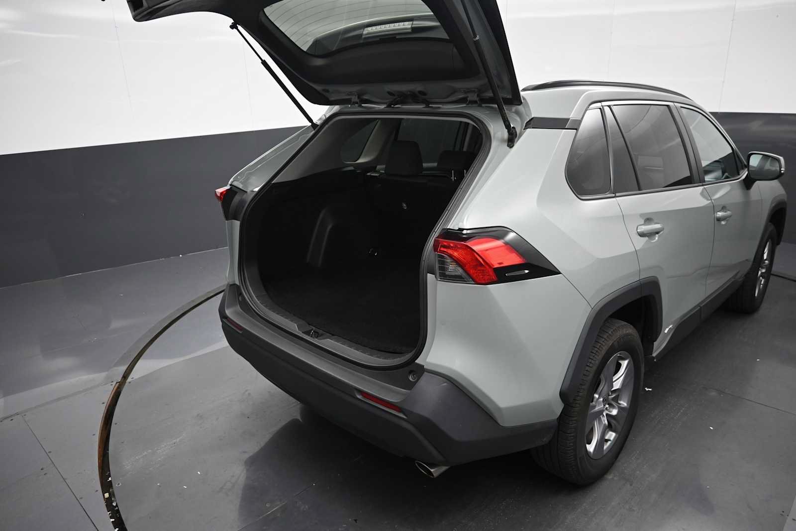 Used 2022 Toyota RAV4 XLE w/ XLE Grade Weather Package AWD/4WD image 11