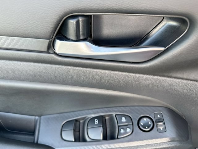 Used 2025 Nissan Altima 2.5 SV FWD image 13