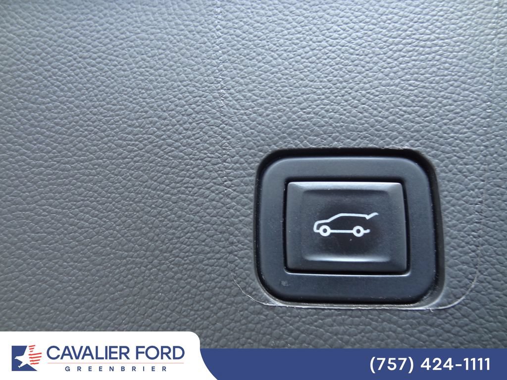 Used 2023 Chevrolet Traverse Premier w/ Redline Edition AWD/4WD image 12