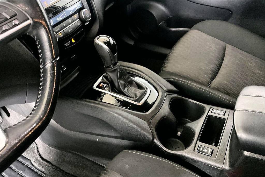 Used 2020 Nissan Rogue SV image 13