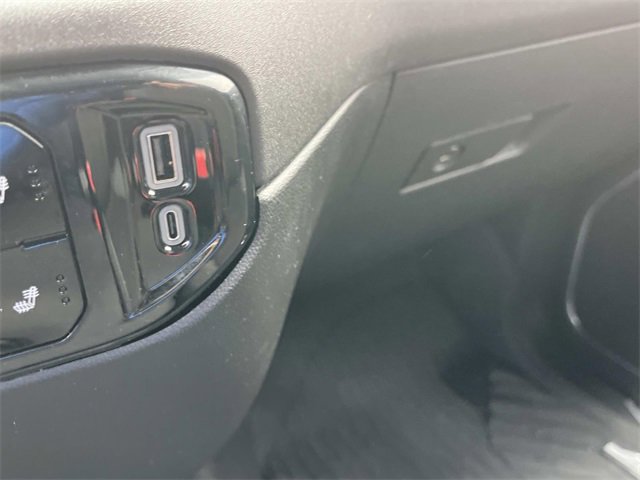 Used 2024 Chevrolet Silverado 1500 LT image 34