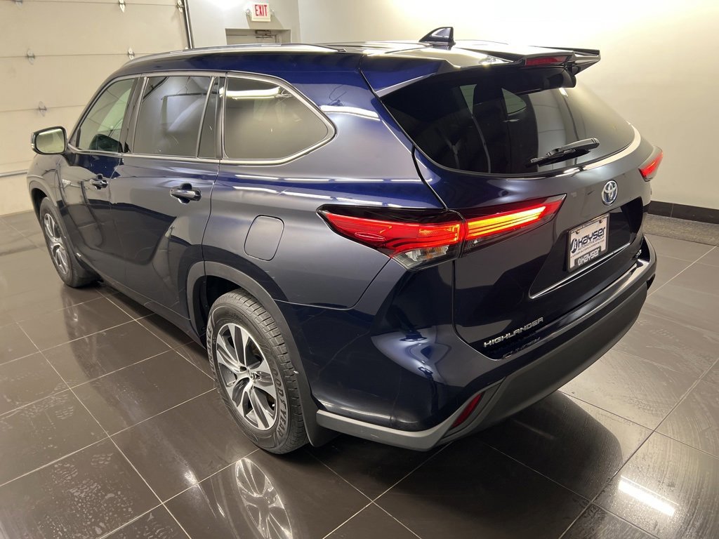 Used 2021 Toyota Highlander XLE image 2
