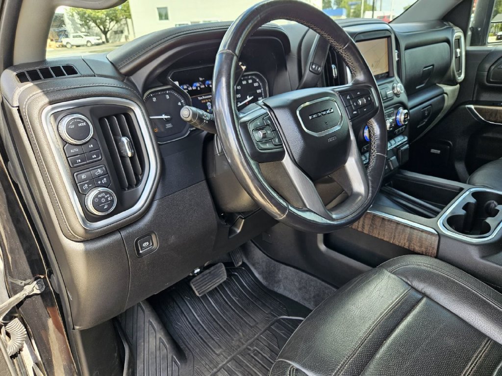 Used 2022 GMC Sierra 3500 Denali AWD/4WD image 17