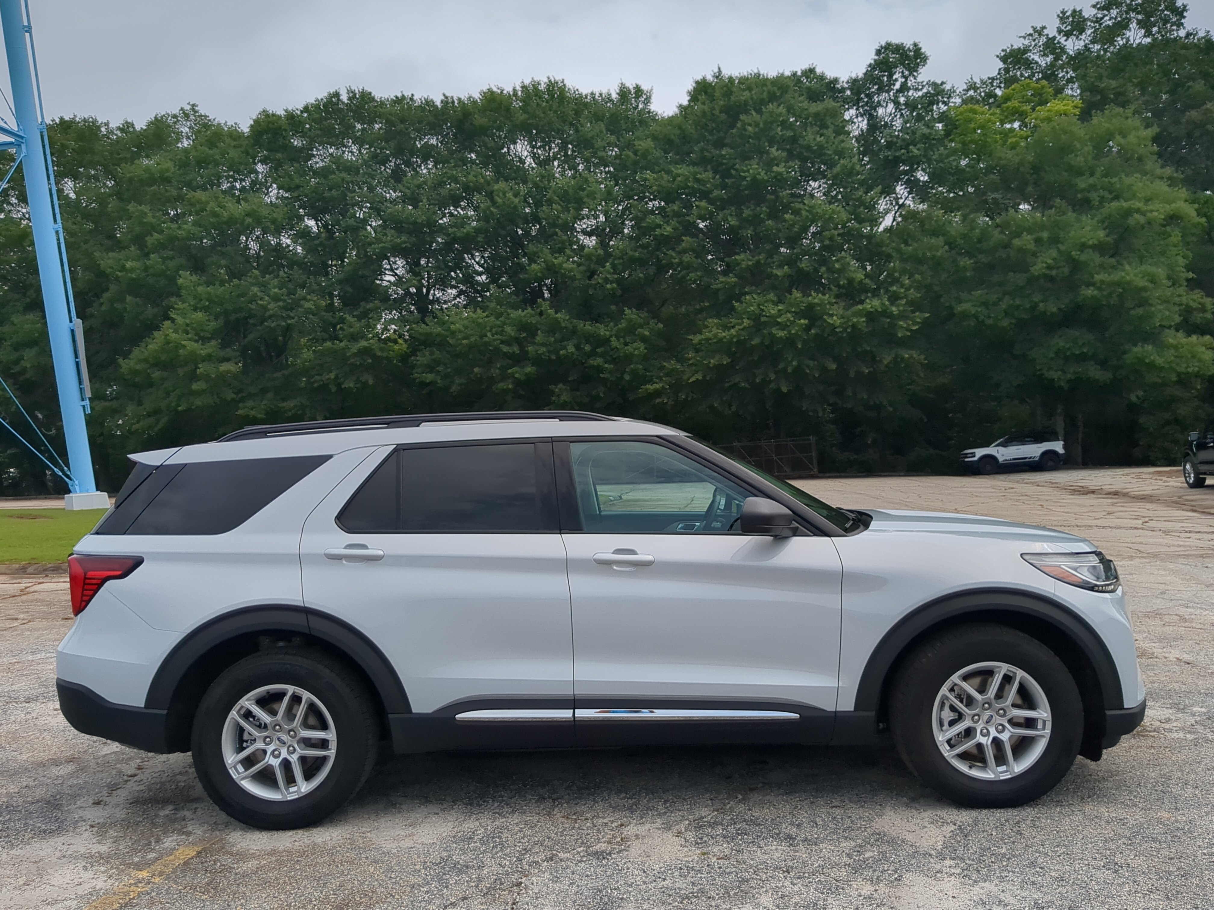 Certified 2025 Ford Explorer Active w/ Active Comfort Package RWD video 2