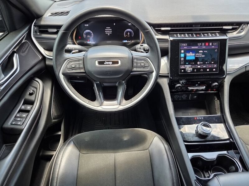 Used 2022 Jeep Grand Cherokee Altitude RWD image 15