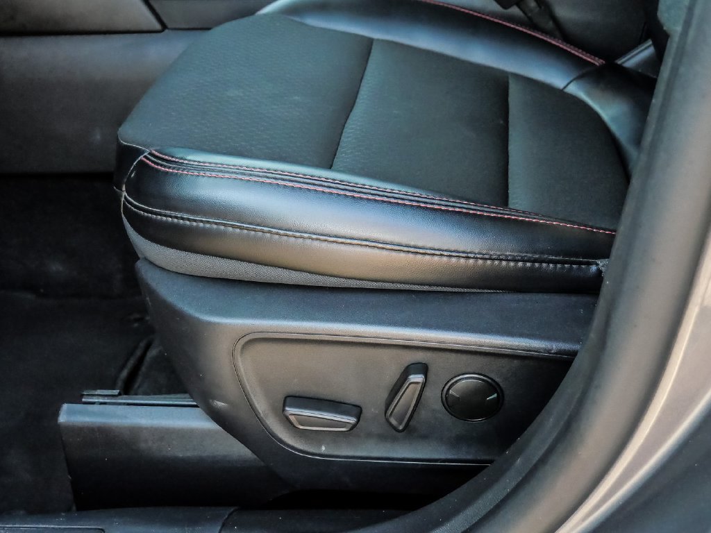 Certified 2025 Ford Escape ST-Line FWD image 31