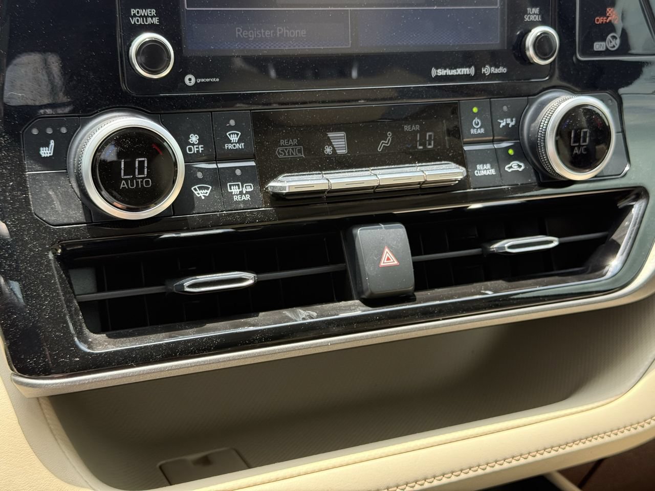 Used 2022 Toyota Highlander XLE FWD image 19