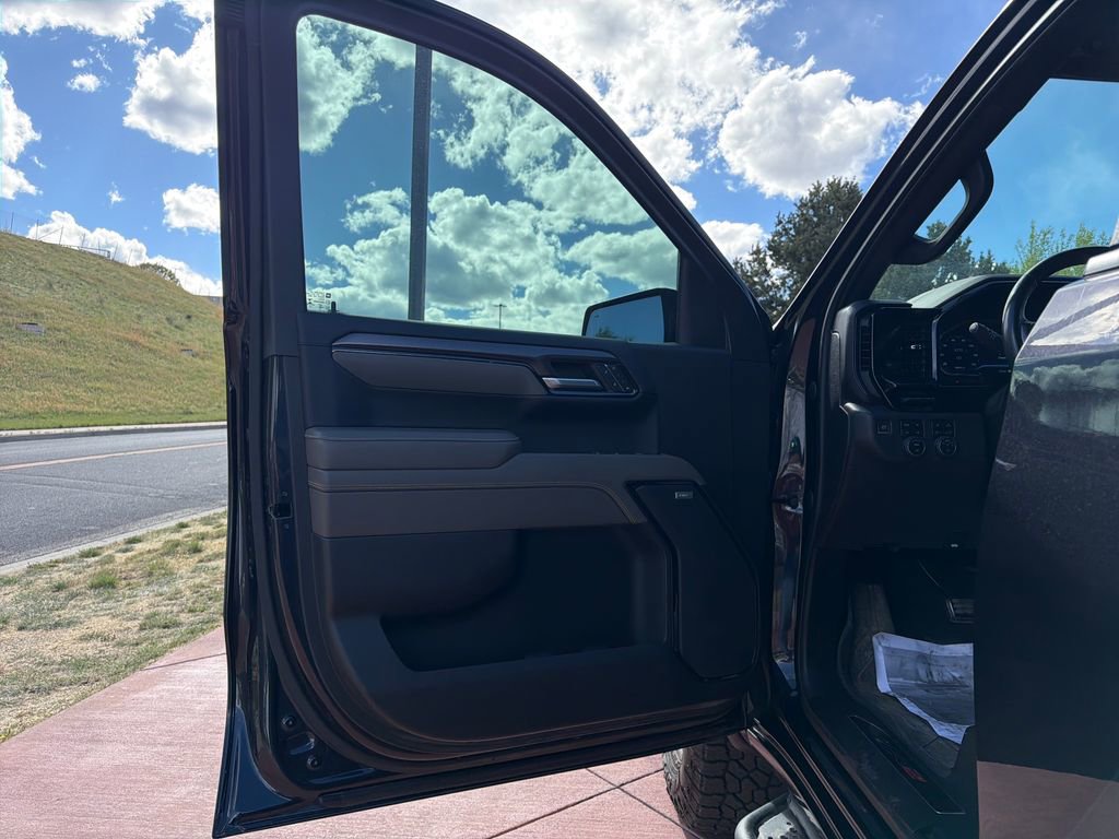 Used 2022 Chevrolet Silverado 1500 ZR2 w/ Technology Package image 9