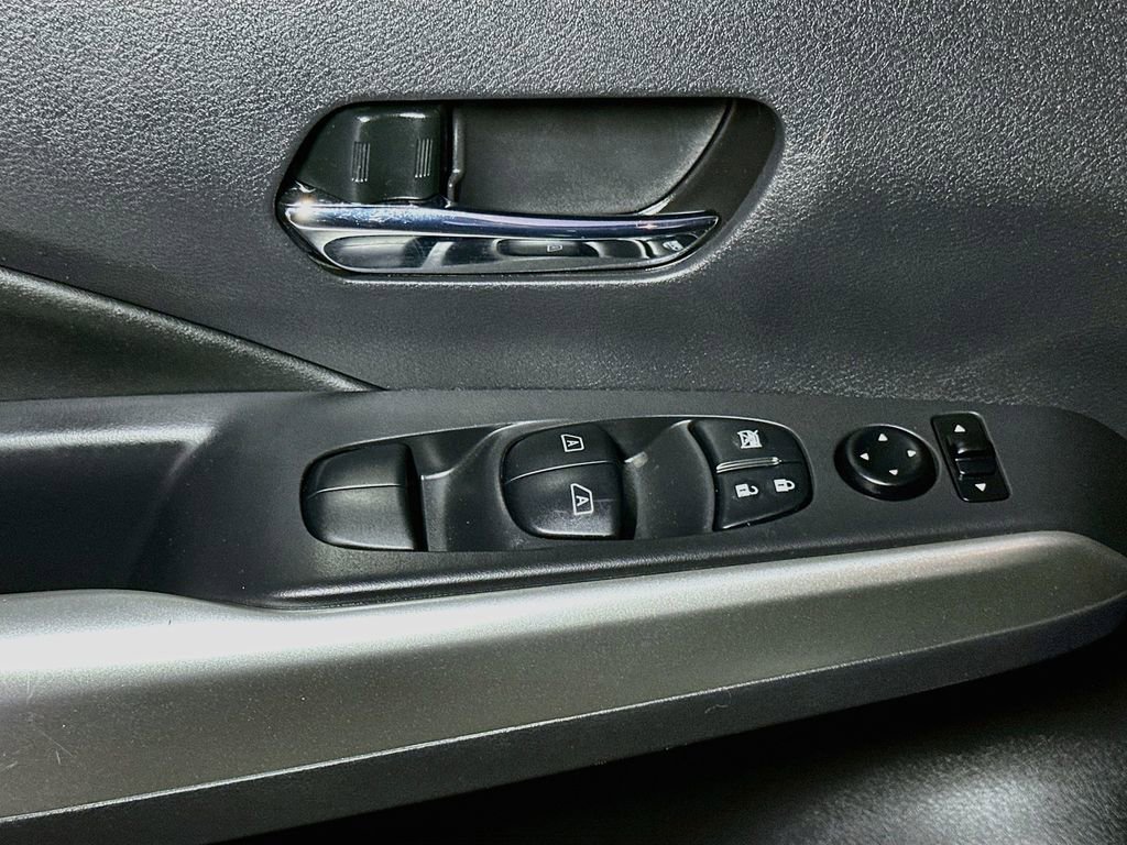 Used 2020 Nissan Kicks SR w/ SR Premium Package FWD image 18